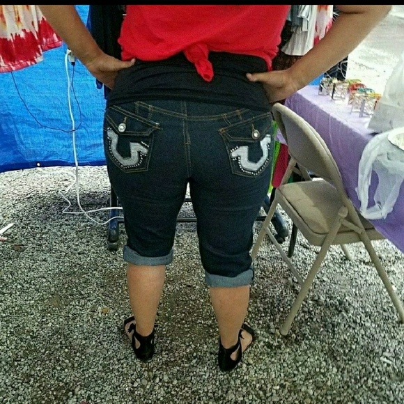 Sz 10 - 20 distressed dark wash denim/Jean capris - Picture 4 of 6